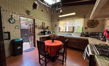 CASA CON ALBERCA, ÁREAS DE JUEGOS Y POTENCIAL AIRBNB EN ACAPANTZINGO, CUERNAVACA