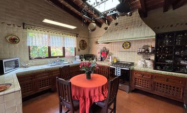 CASA CON ALBERCA, ÁREAS DE JUEGOS Y POTENCIAL AIRBNB EN ACAPANTZINGO, CUERNAVACA