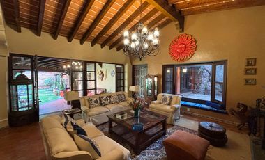CASA CON ALBERCA, ÁREAS DE JUEGOS Y POTENCIAL AIRBNB EN ACAPANTZINGO, CUERNAVACA