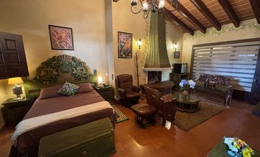 CASA CON ALBERCA, ÁREAS DE JUEGOS Y POTENCIAL AIRBNB EN ACAPANTZINGO, CUERNAVACA