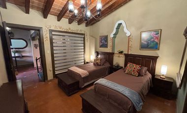 CASA CON ALBERCA, ÁREAS DE JUEGOS Y POTENCIAL AIRBNB EN ACAPANTZINGO, CUERNAVACA