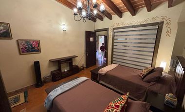 CASA CON ALBERCA, ÁREAS DE JUEGOS Y POTENCIAL AIRBNB EN ACAPANTZINGO, CUERNAVACA