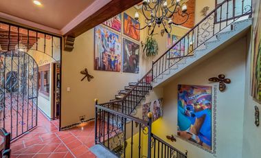 CASA CON ALBERCA, ÁREAS DE JUEGOS Y POTENCIAL AIRBNB EN ACAPANTZINGO, CUERNAVACA