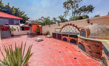 CASA CON ALBERCA, ÁREAS DE JUEGOS Y POTENCIAL AIRBNB EN ACAPANTZINGO, CUERNAVACA
