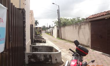 CASA AMPLIA EN PRIVADA