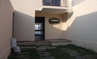 CASA AMPLIA EN PRIVADA