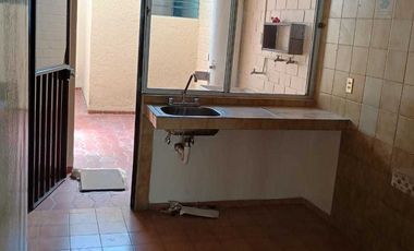CASA AMPLIA EN PRIVADA