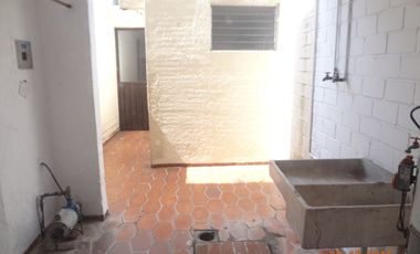 CASA AMPLIA EN PRIVADA