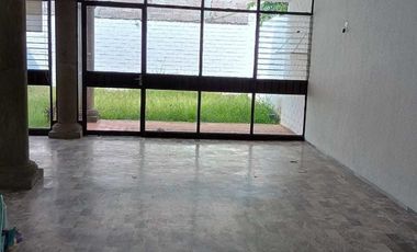 CASA AMPLIA EN PRIVADA
