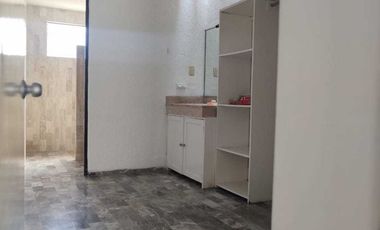 CASA AMPLIA EN PRIVADA