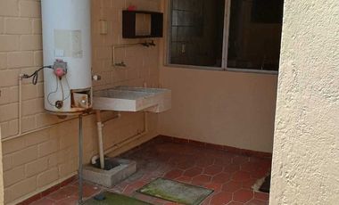 CASA AMPLIA EN PRIVADA