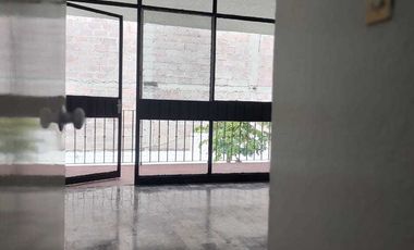 CASA AMPLIA EN PRIVADA