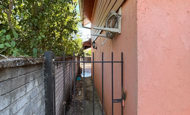 Se vende Casa 5 dormitorios con amplio terreno y estacionamientos en calle marchant Chillán Viejo