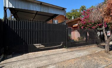 Se vende Casa 5 dormitorios con amplio terreno y estacionamientos en calle marchant Chillán Viejo