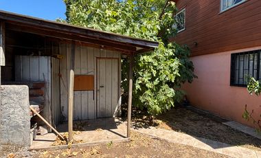 Se vende Casa 5 dormitorios con amplio terreno y estacionamientos en calle marchant Chillán Viejo