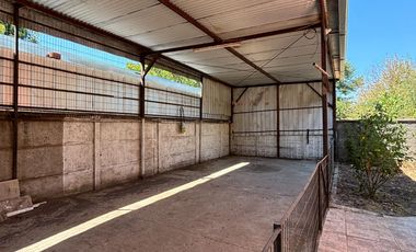 Se vende Casa 5 dormitorios con amplio terreno y estacionamientos en calle marchant Chillán Viejo