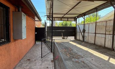 Se vende Casa 5 dormitorios con amplio terreno y estacionamientos en calle marchant Chillán Viejo