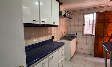 Se vende Casa 5 dormitorios con amplio terreno y estacionamientos en calle marchant Chillán Viejo