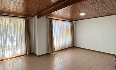 Se vende Casa 5 dormitorios con amplio terreno y estacionamientos en calle marchant Chillán Viejo