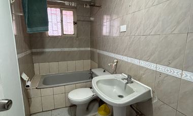 Se vende Casa 5 dormitorios con amplio terreno y estacionamientos en calle marchant Chillán Viejo