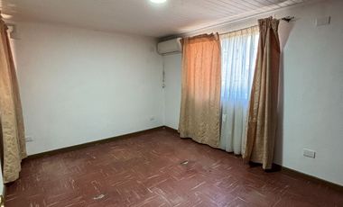 Se vende Casa 5 dormitorios con amplio terreno y estacionamientos en calle marchant Chillán Viejo