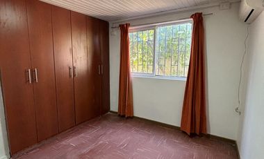 Se vende Casa 5 dormitorios con amplio terreno y estacionamientos en calle marchant Chillán Viejo