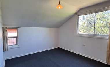 Se vende Casa 5 dormitorios con amplio terreno y estacionamientos en calle marchant Chillán Viejo