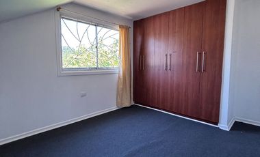 Se vende Casa 5 dormitorios con amplio terreno y estacionamientos en calle marchant Chillán Viejo