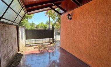 Se vende Casa 5 dormitorios con amplio terreno y estacionamientos en calle marchant Chillán Viejo
