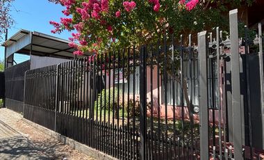 Se vende Casa 5 dormitorios con amplio terreno y estacionamientos en calle marchant Chillán Viejo