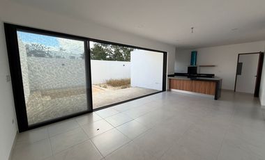 Casa en esquina, de 3 recámaras, family room, lista para entrega.