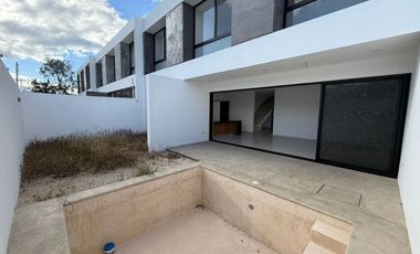 Casa en esquina, de 3 recámaras, family room, lista para entrega.