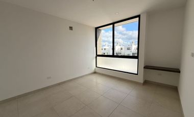 Casa en esquina, de 3 recámaras, family room, lista para entrega.