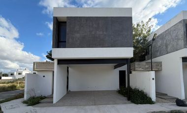Casa en esquina, de 3 recámaras, family room, lista para entrega.