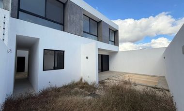 Casa en esquina, de 3 recámaras, family room, lista para entrega.