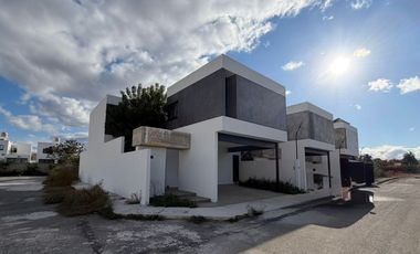 Casa en esquina, de 3 recámaras, family room, lista para entrega.