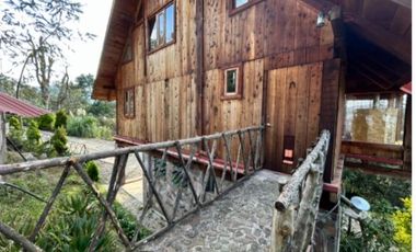 VENDO PRECIOSA CABAÑA DE MADERA EN TLALPUJAHUA, MICHOACAN