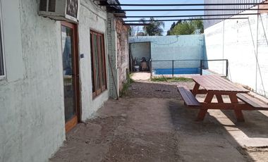 EN  VENTA CASA CON PILETA , EN PEREZ