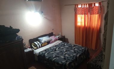 EN  VENTA CASA CON PILETA , EN PEREZ