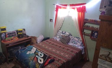 EN  VENTA CASA CON PILETA , EN PEREZ