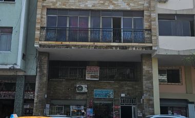 VENTA DE EDIFICIO COMERCIAL Y RESIDENCIAL, LUQUE ENTRE SEIS DE MARZO Y RUMICHACA, JUNTO A PARQUE CENTENARIO