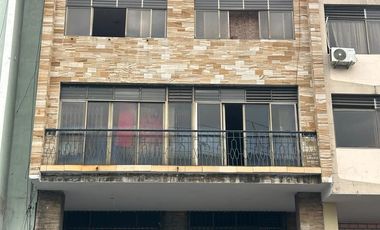 VENTA DE EDIFICIO COMERCIAL Y RESIDENCIAL, LUQUE ENTRE SEIS DE MARZO Y RUMICHACA, JUNTO A PARQUE CENTENARIO