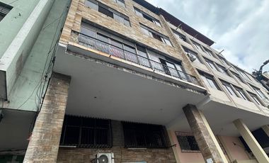 VENTA DE EDIFICIO COMERCIAL Y RESIDENCIAL, LUQUE ENTRE SEIS DE MARZO Y RUMICHACA, JUNTO A PARQUE CENTENARIO