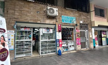 VENTA DE EDIFICIO COMERCIAL Y RESIDENCIAL, LUQUE ENTRE SEIS DE MARZO Y RUMICHACA, JUNTO A PARQUE CENTENARIO