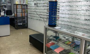 VENTA DE EDIFICIO COMERCIAL Y RESIDENCIAL, LUQUE ENTRE SEIS DE MARZO Y RUMICHACA, JUNTO A PARQUE CENTENARIO