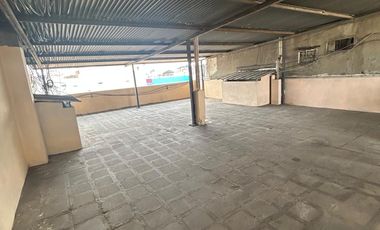 VENTA DE EDIFICIO COMERCIAL Y RESIDENCIAL, LUQUE ENTRE SEIS DE MARZO Y RUMICHACA, JUNTO A PARQUE CENTENARIO