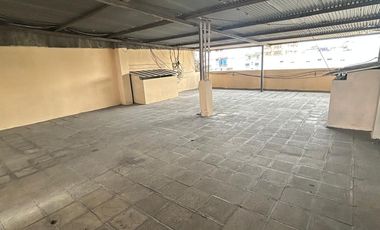 VENTA DE EDIFICIO COMERCIAL Y RESIDENCIAL, LUQUE ENTRE SEIS DE MARZO Y RUMICHACA, JUNTO A PARQUE CENTENARIO