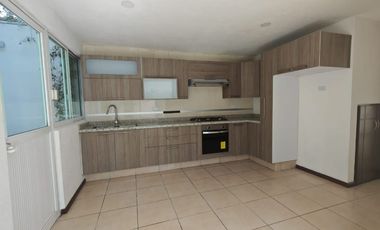 Casa en venta en la recta a Cholula, Fraccionamiento Quetzalcoatl