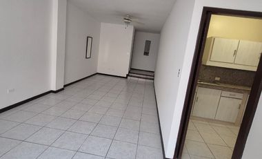Departamento en Alquiler en Lomas de Urdesa, 2 Habitaciones, 2 Baños, Patio, Norte de Guayaquil.