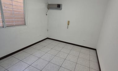 Departamento en Alquiler en Lomas de Urdesa, 2 Habitaciones, 2 Baños, Patio, Norte de Guayaquil.